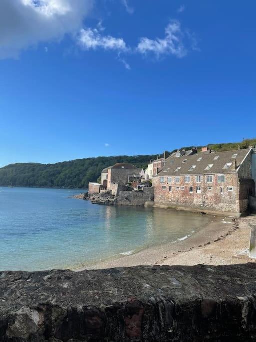 The View, Kingsand, Luxurious Seafront Penthouse With Sun Trap Balcony And Incredible Sea Views Kingsand
