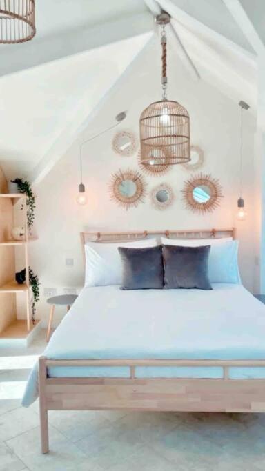 The View, Kingsand, Luxurious Seafront Penthouse With Sun Trap Balcony And Incredible Sea Views * Kingsand